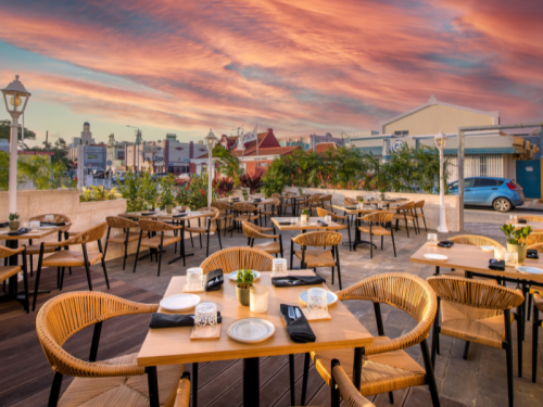 Que Pasa Restaurant & Winebar – International Cuisine, Signature Sushi & Timeless Character in Oranjestad